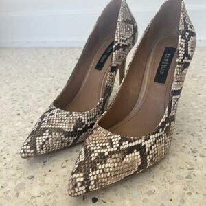 Snakeskin Patterned WHBM Women's Pumps